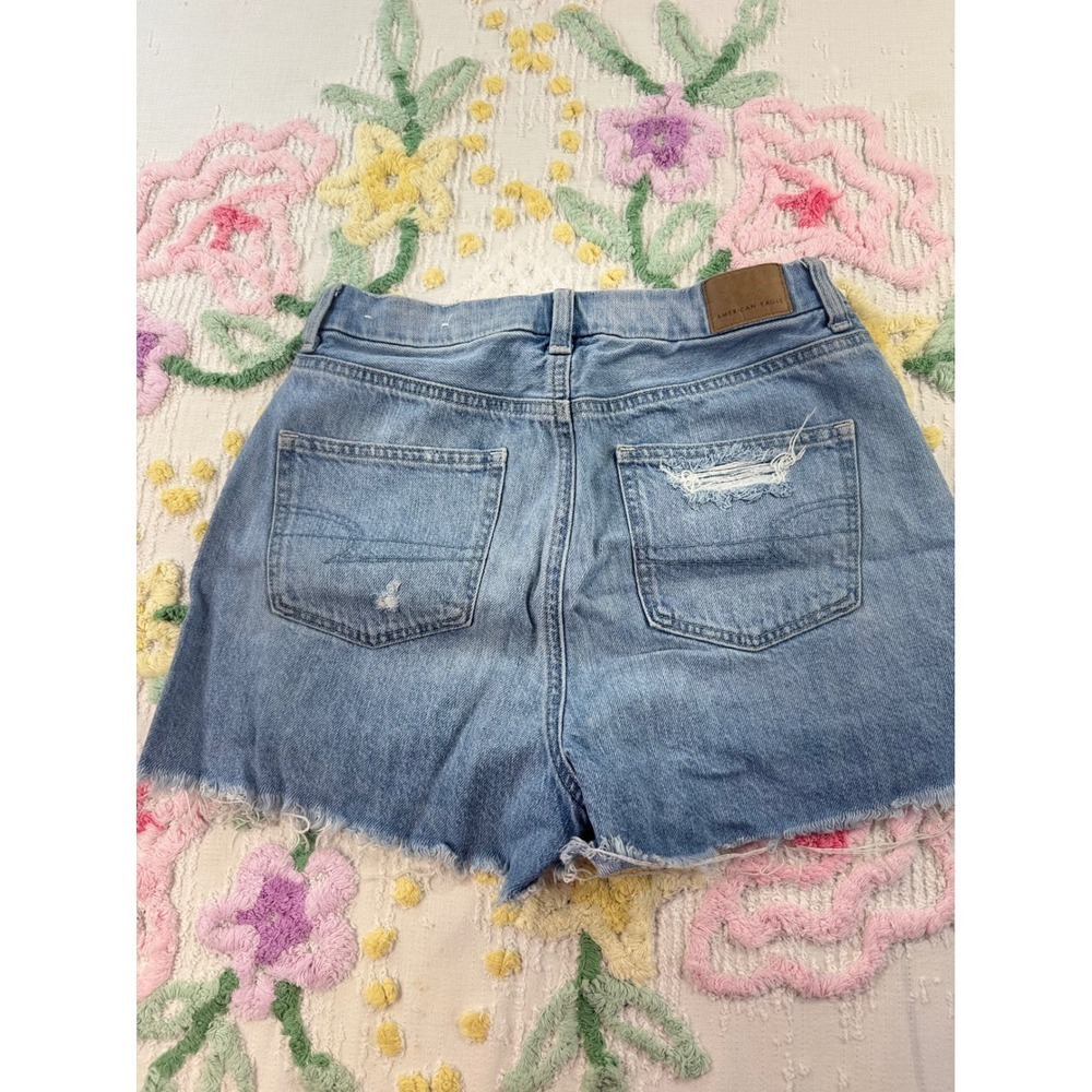 American Eagle Outfitters Women's Size 4 Light Wash Denim Distressed Ripped - Picture 2 of 10